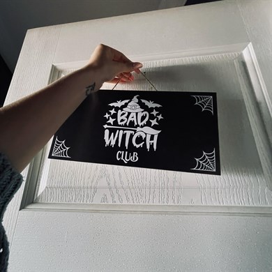 Bad Witch Club Kapı Tabelası