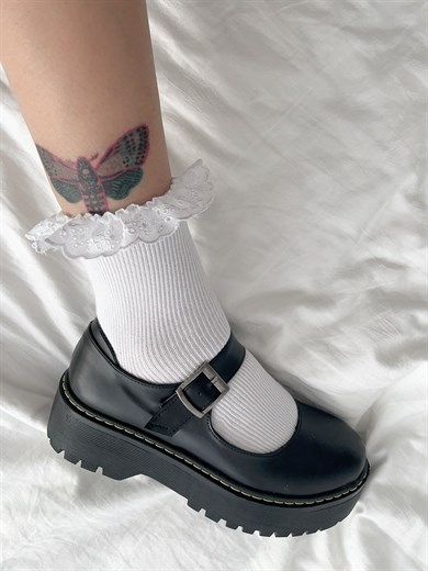 Dantel Detaylı Beyaz Çorap