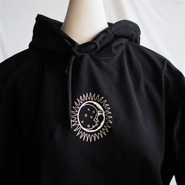Sırt Baskılı Ay ve Güneş Siyah Sweatshirt