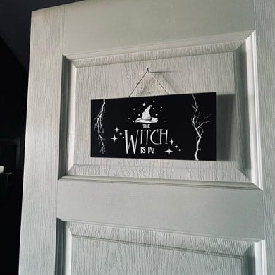 The Witch is in Kapı Tabelası